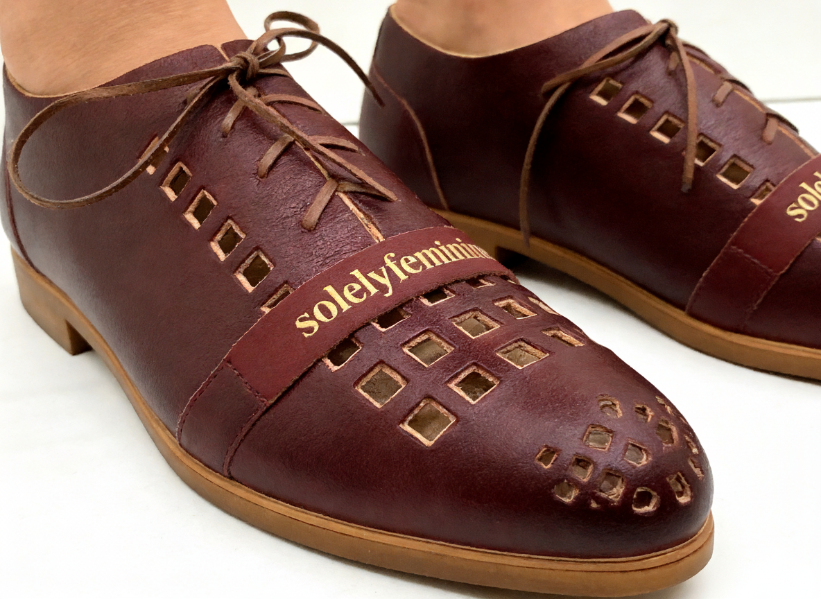 THE ERICA. BB CLARET WITH BROWN LACE.